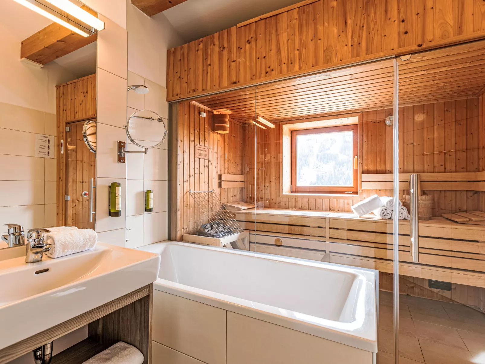 Mit 2 Schlafzimmern und Sauna-Inside