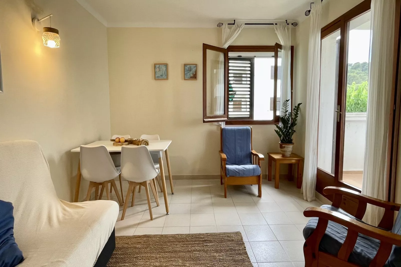 CALA MONTGO 25-Dining room