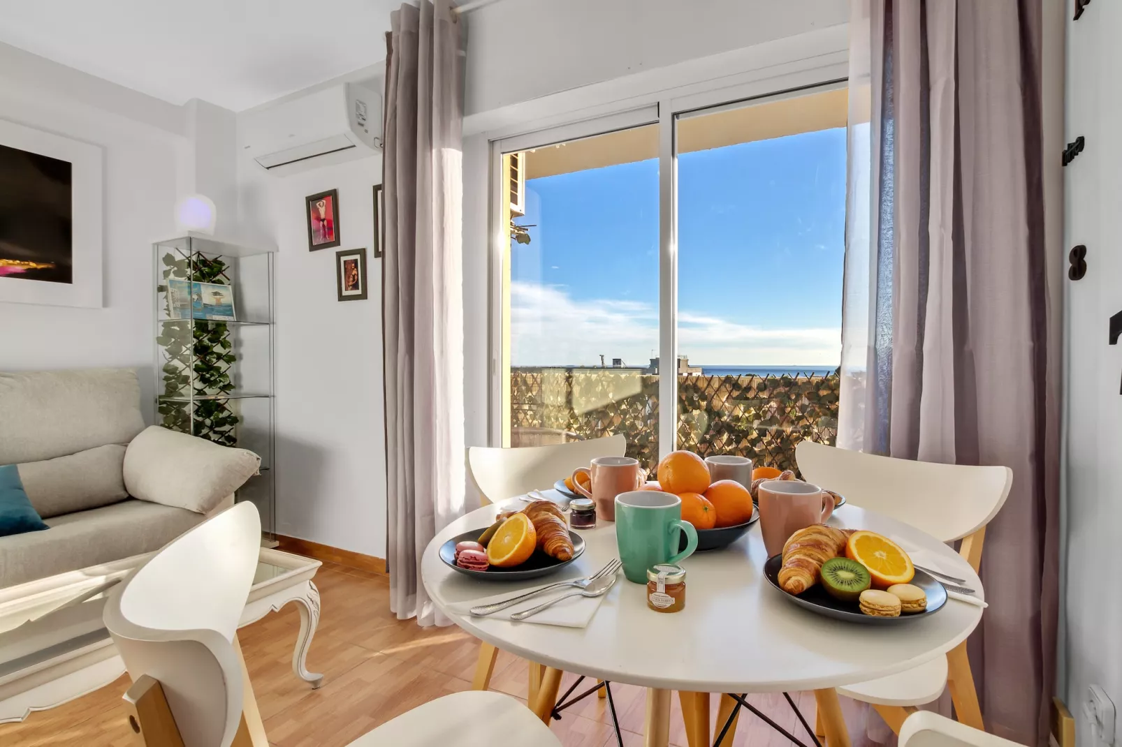 Salome de SteraM FLATS Torremolinos-Salle à manger
