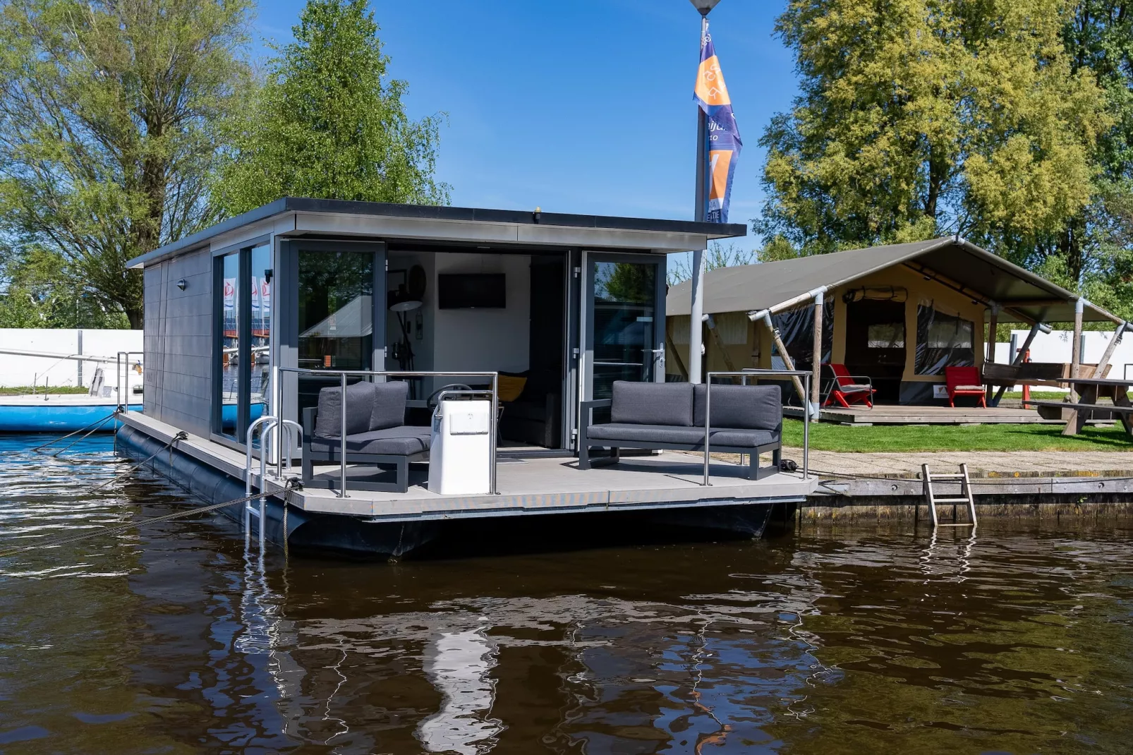 Waterlodges Heeg 1-Außenbereich Sommer