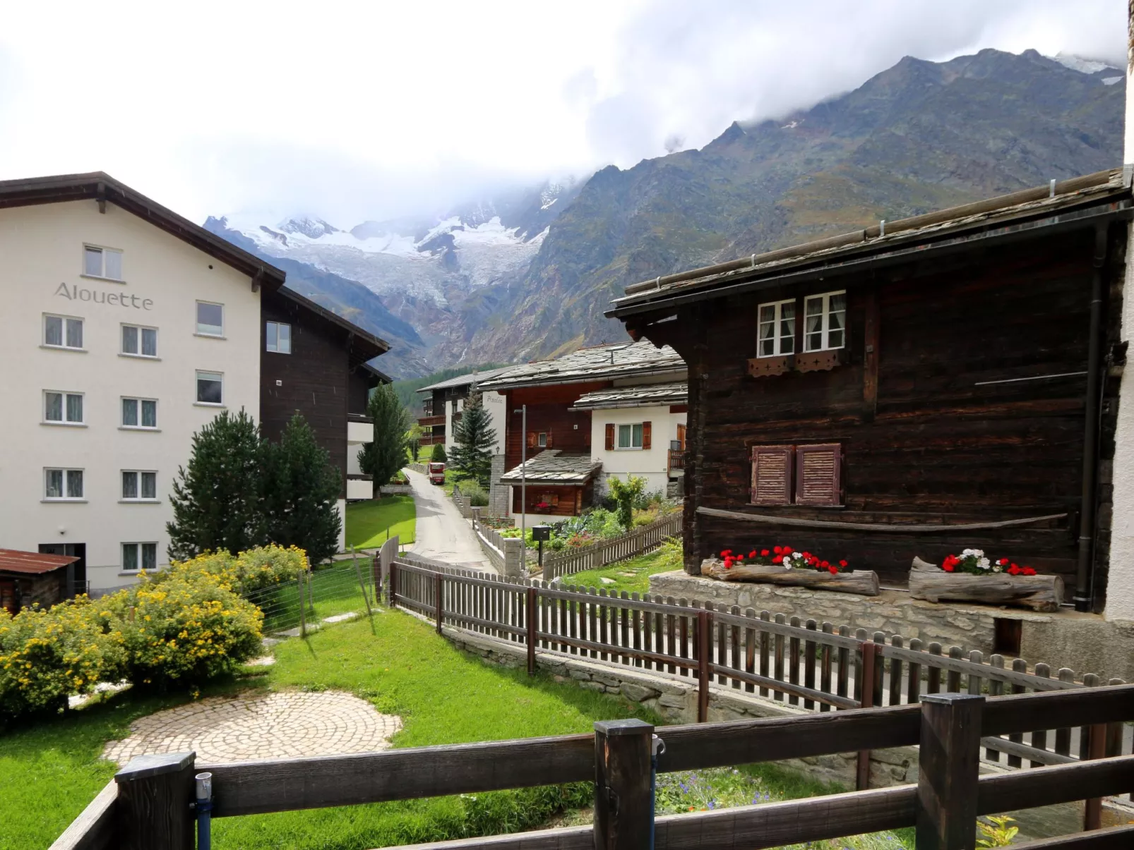 Chalet Heimeli-Draußen
