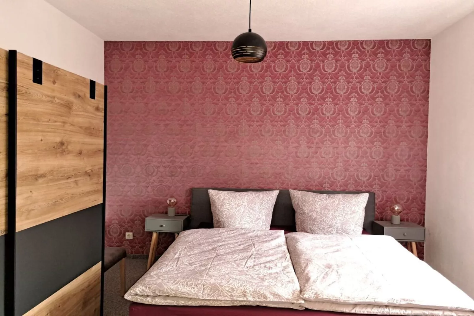 504676-Bedroom