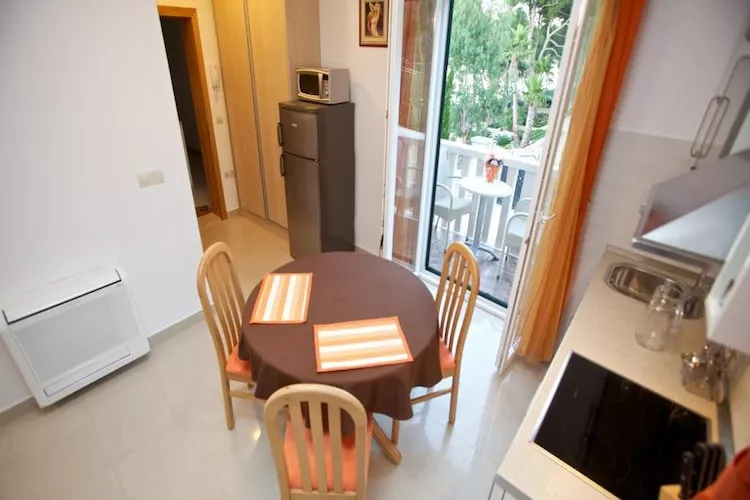 Apartments Villa Grlica - Comfort One Bedroom Apartment With Terrace and Garden View (A3)-Salon
