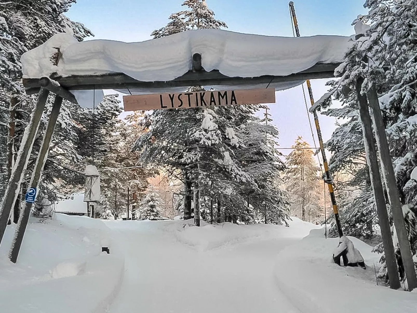 Lystikämän tupa-Dehors