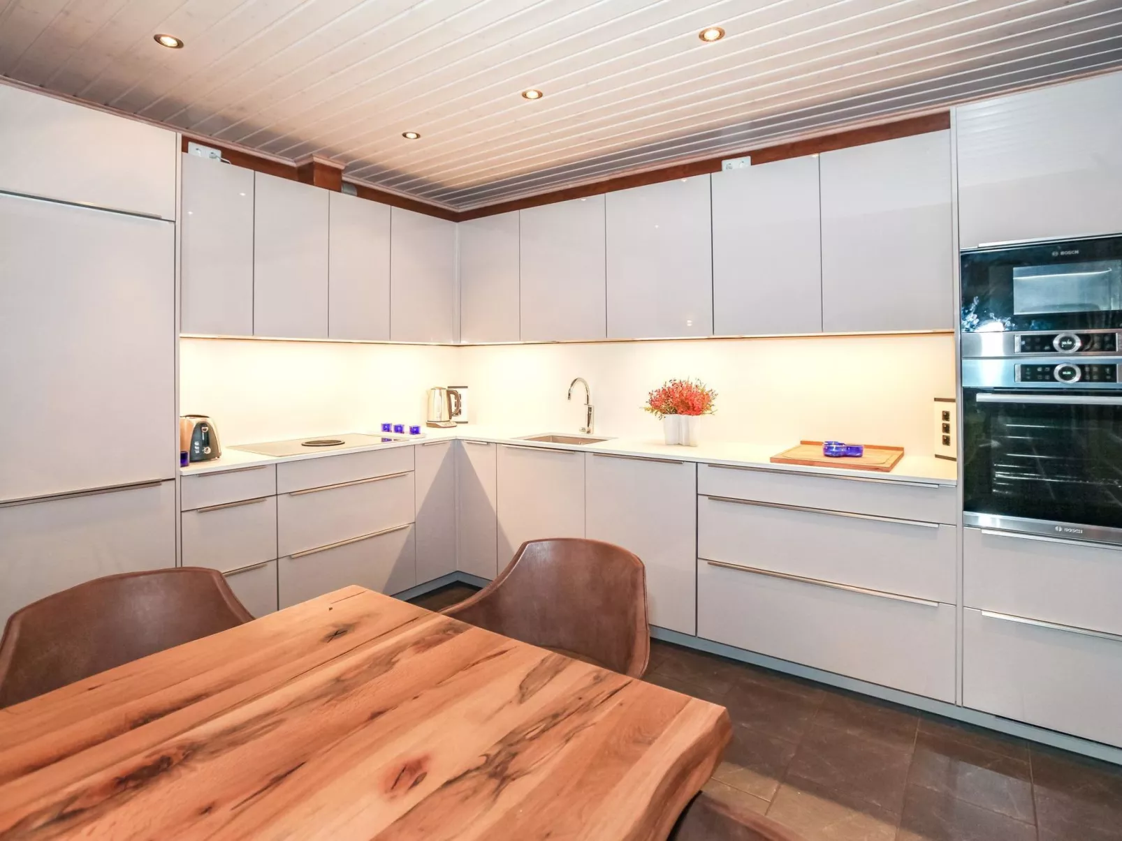 Arctic chalet-Inside