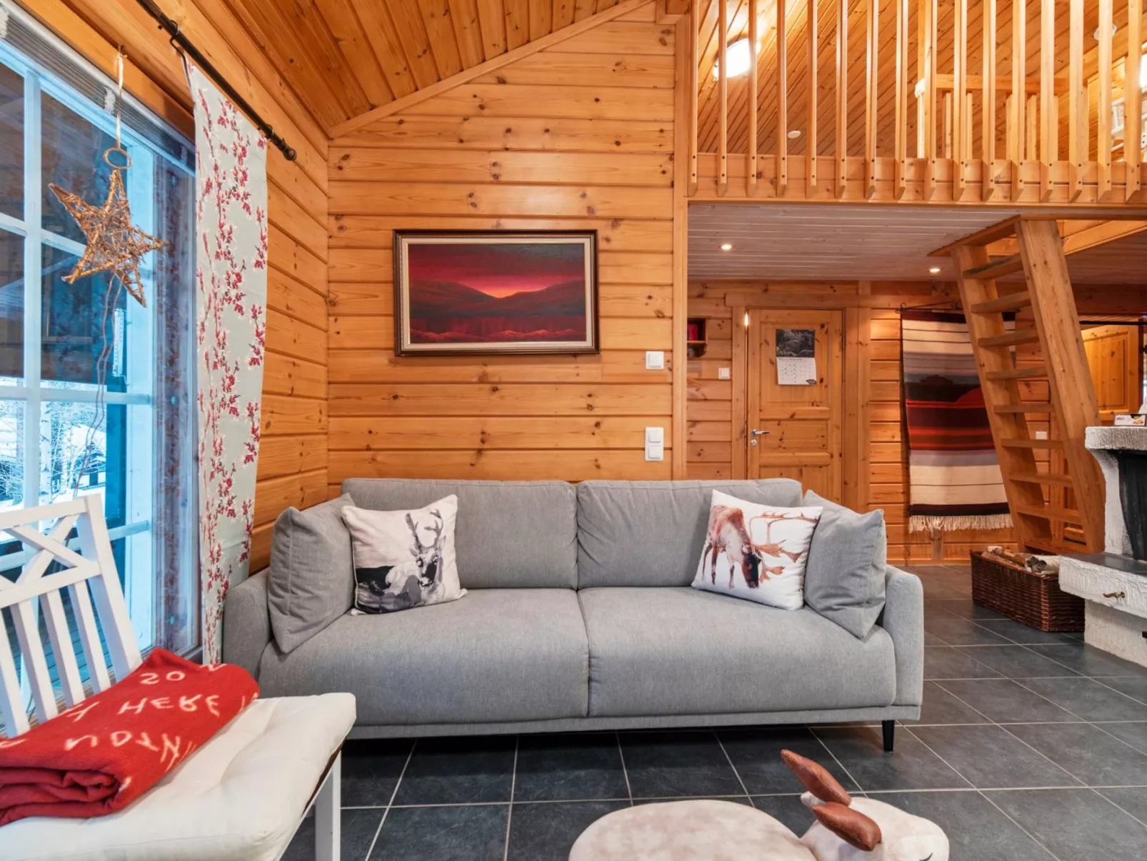 Lomaylläs maja, palovaarankaarre 6 a-Inside
