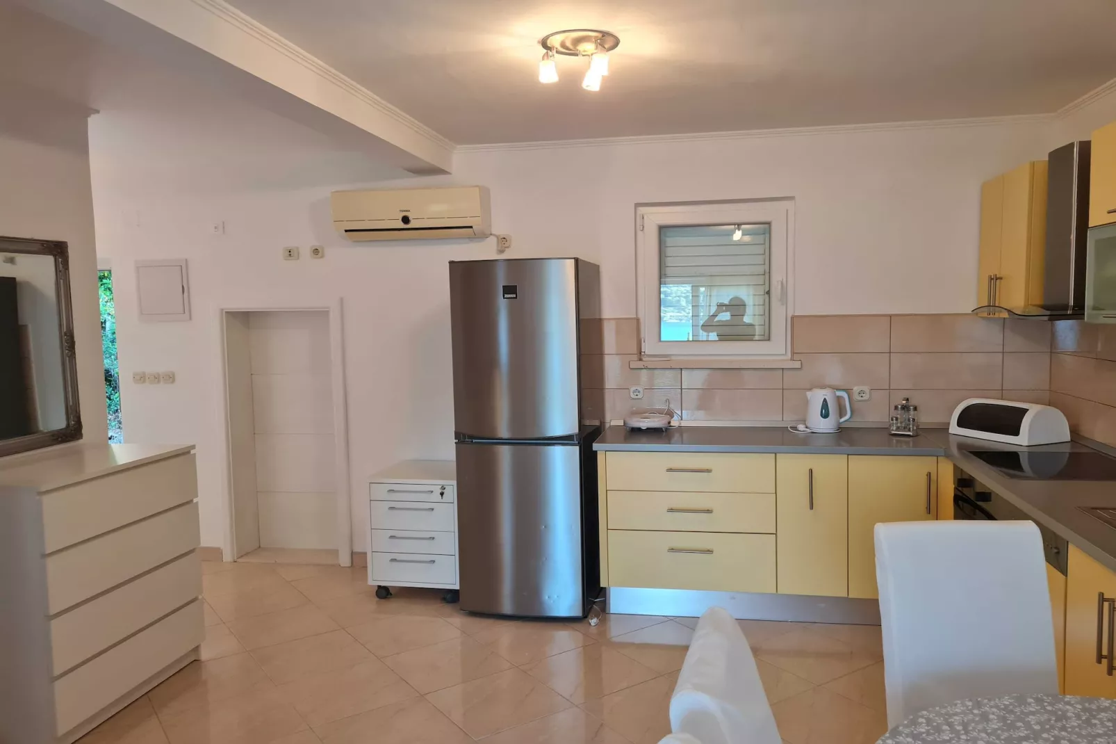 Apartments Memunić - Superior One Bedroom Apartment with Balcony and Sea View (ŽUTI)-Kitchen