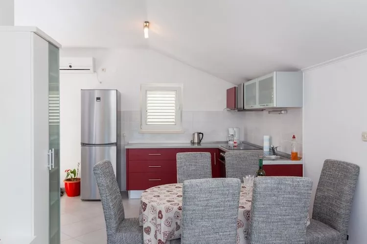 Apartments Memunić - One Bedroom Apartment with Balcony and Sea View (CRVENI)-Living room