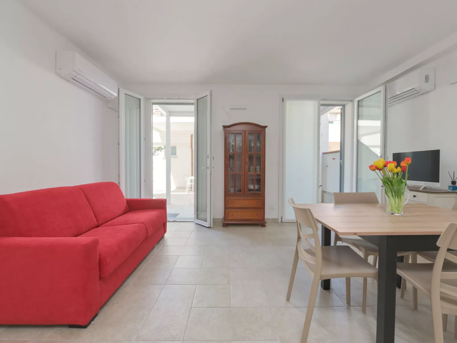 Pianosa I-Inside