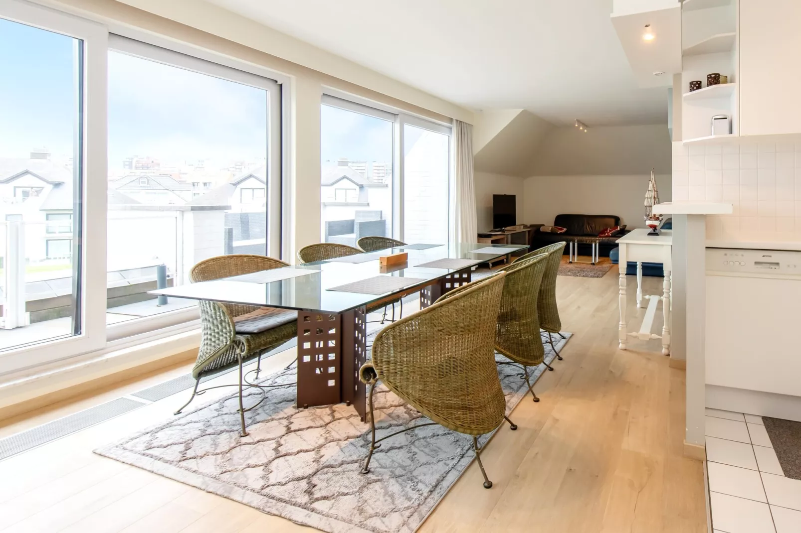 MENTON 22B-Living room
