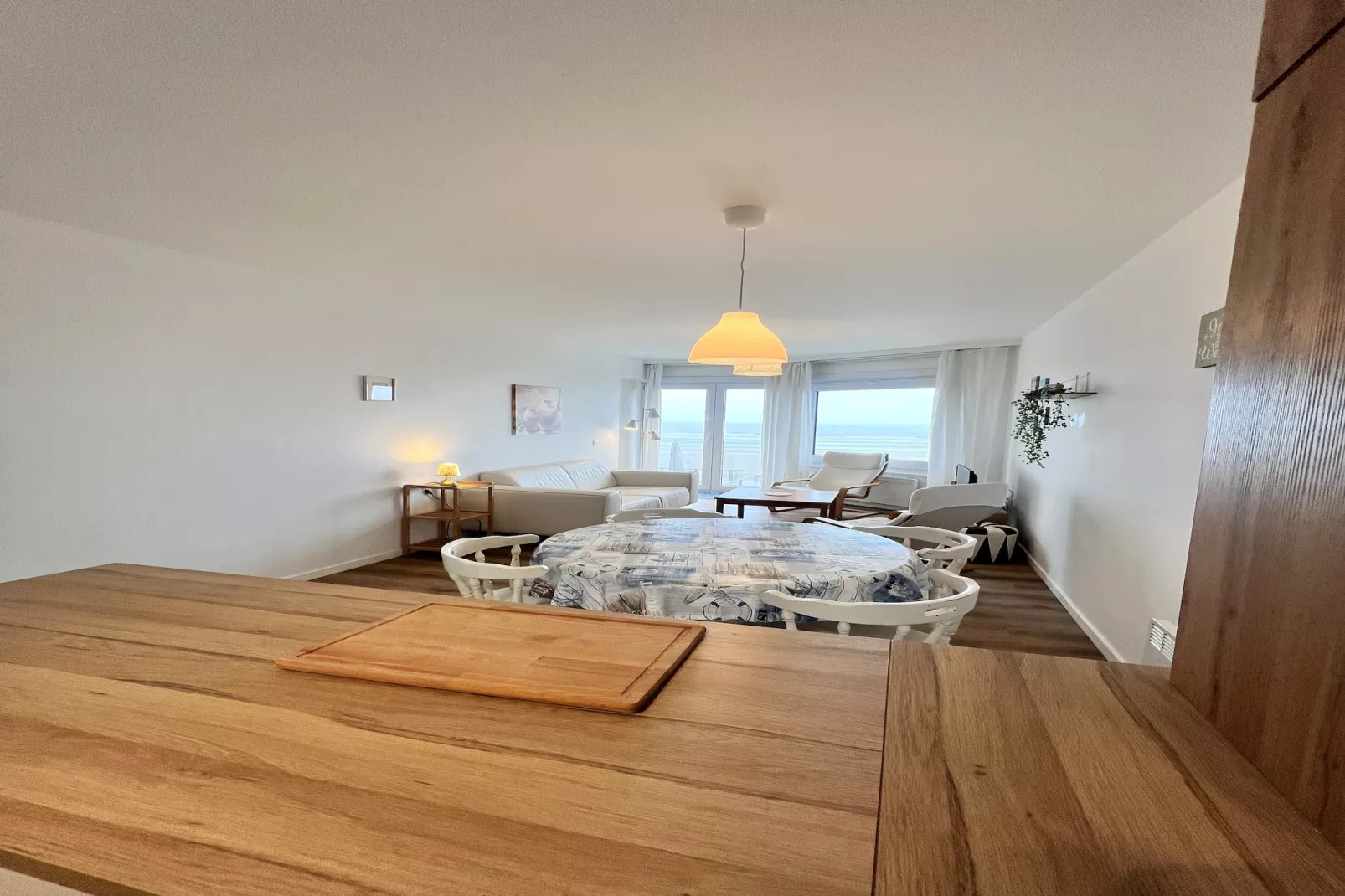 CASTELLA 0103/1A-Salon