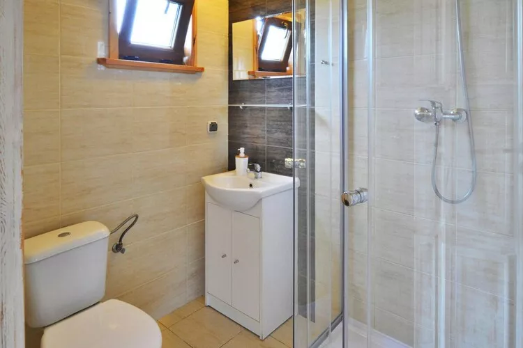 Piętrowe domki wakacyjne dla 5 osób w Bobolinie-Badezimmer