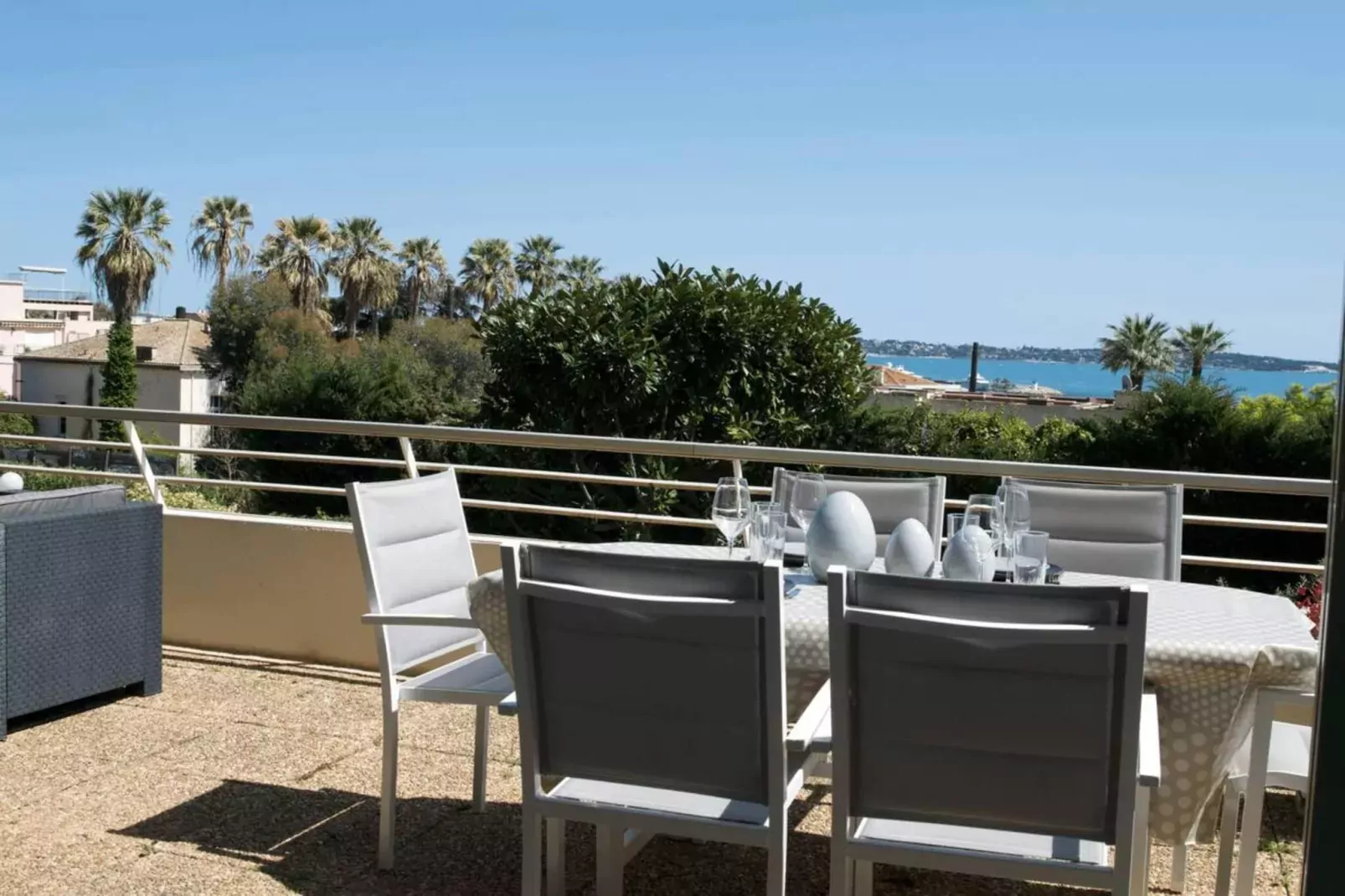 Vue Mer à Golfe-Juan Proche Cannes Plage et Garage-Terrace balcony