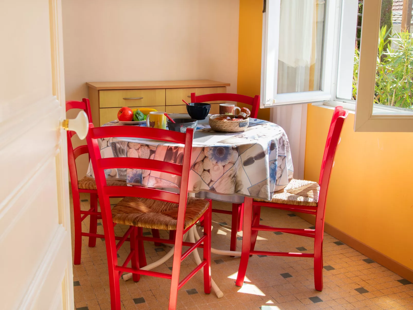 Le Cocon-Inside
