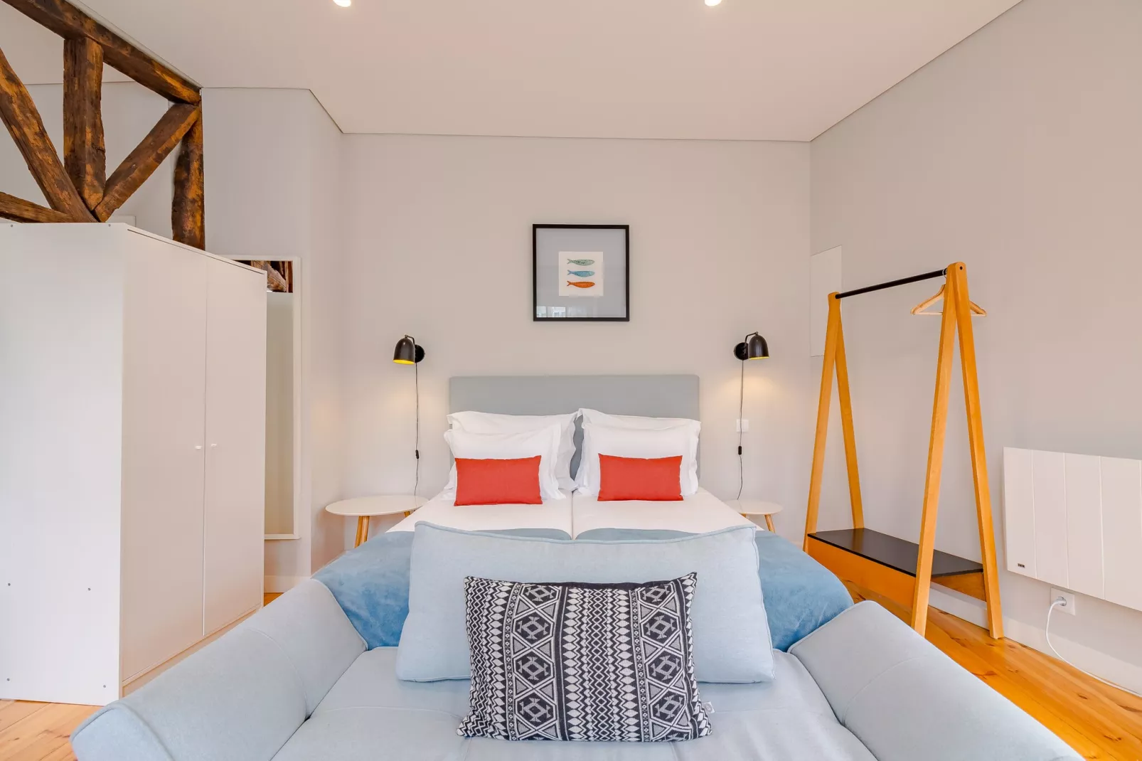 YOUROPO - City Center 3-Bedroom