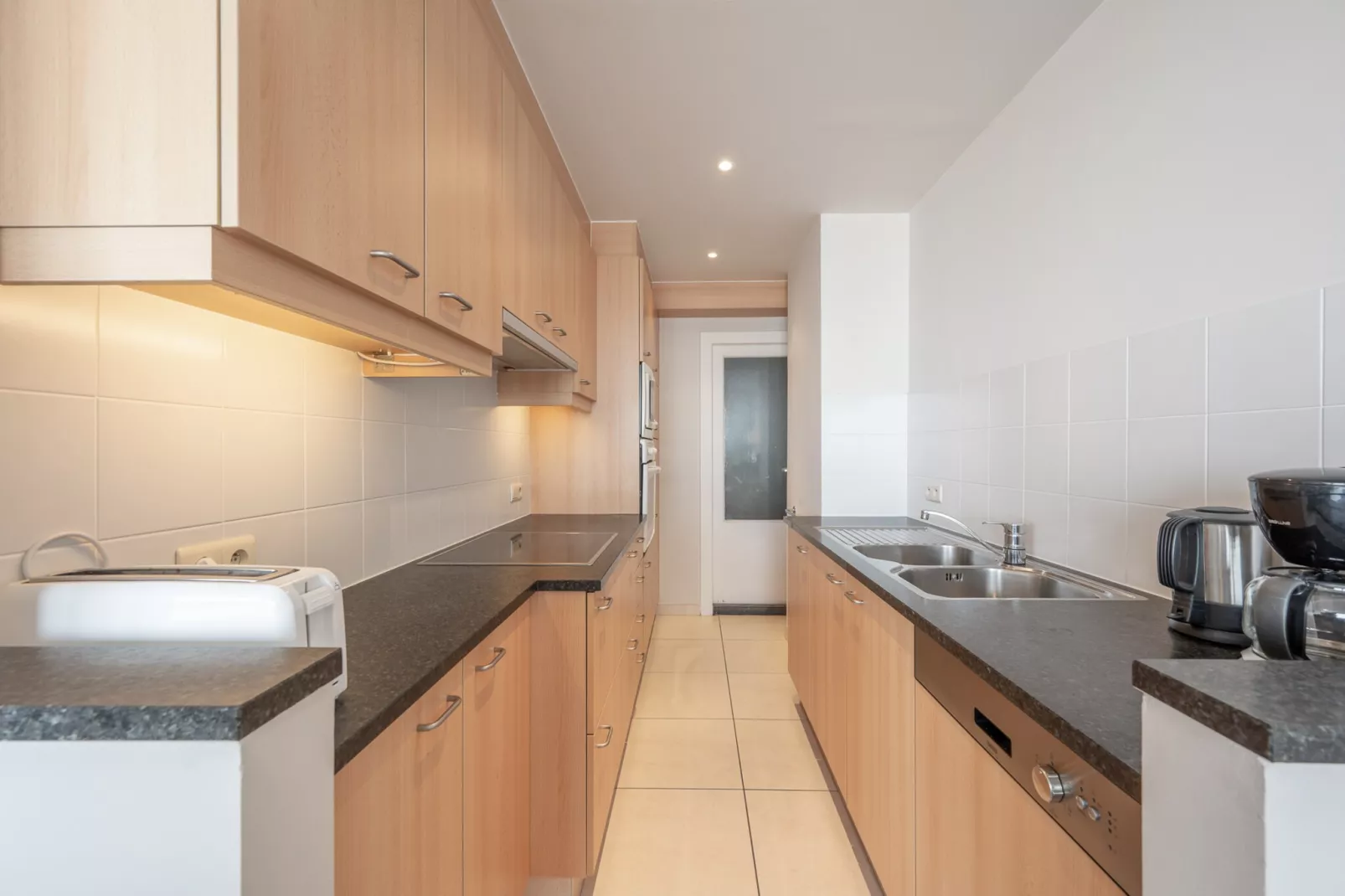 Residence Cumberland 14-Kitchen