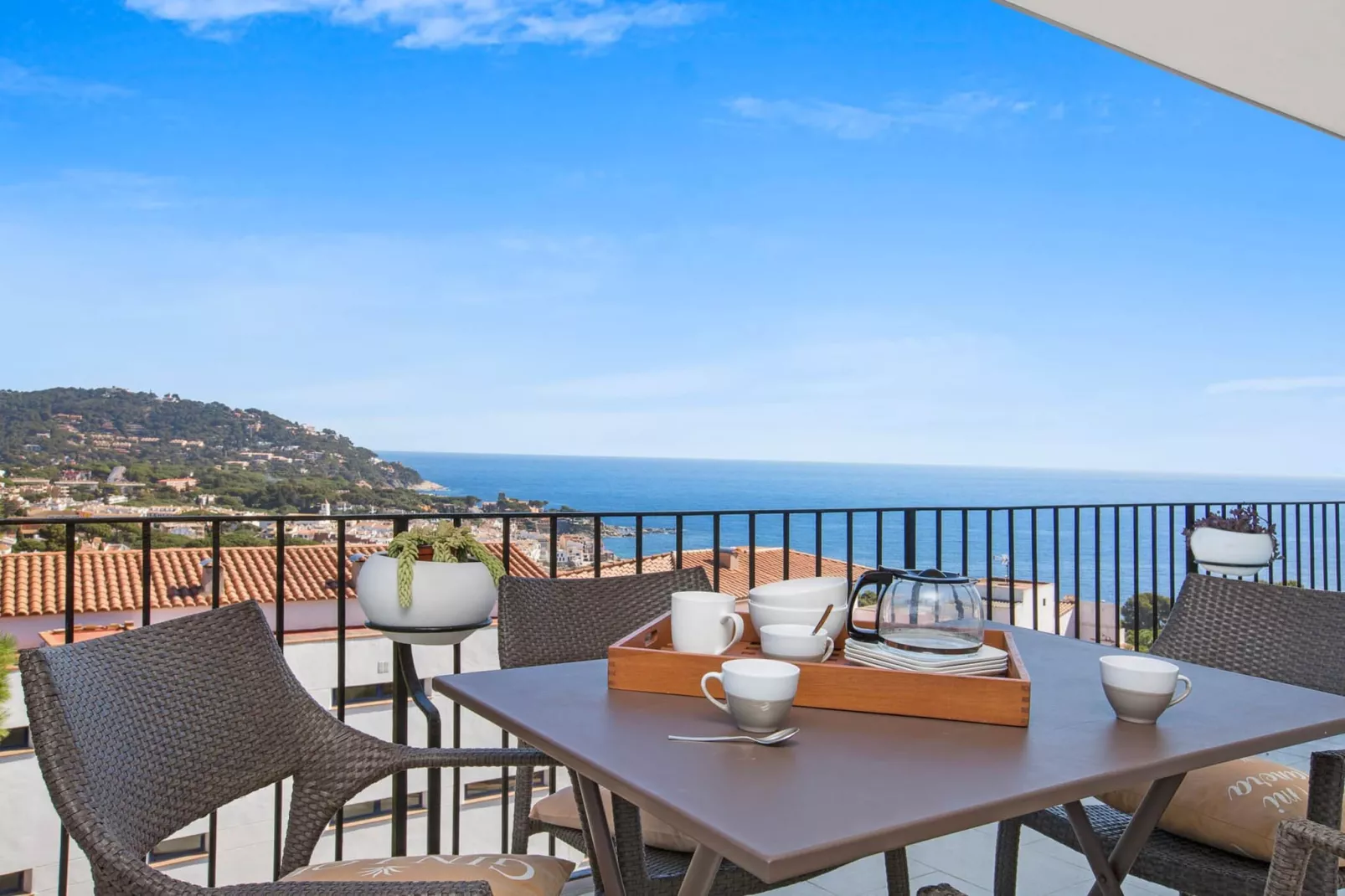 Puig Artigas 2-Terrace balcony