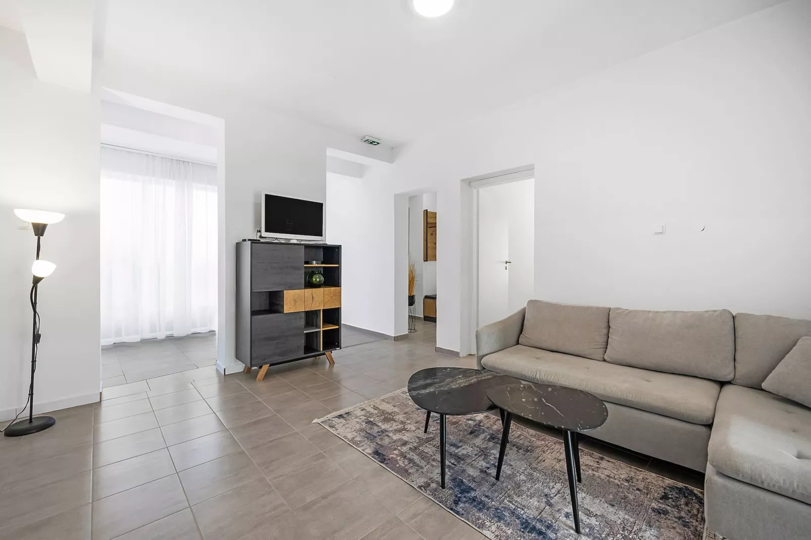 Max - Garden view, One Bedroom Apt. With Terrace-Salon