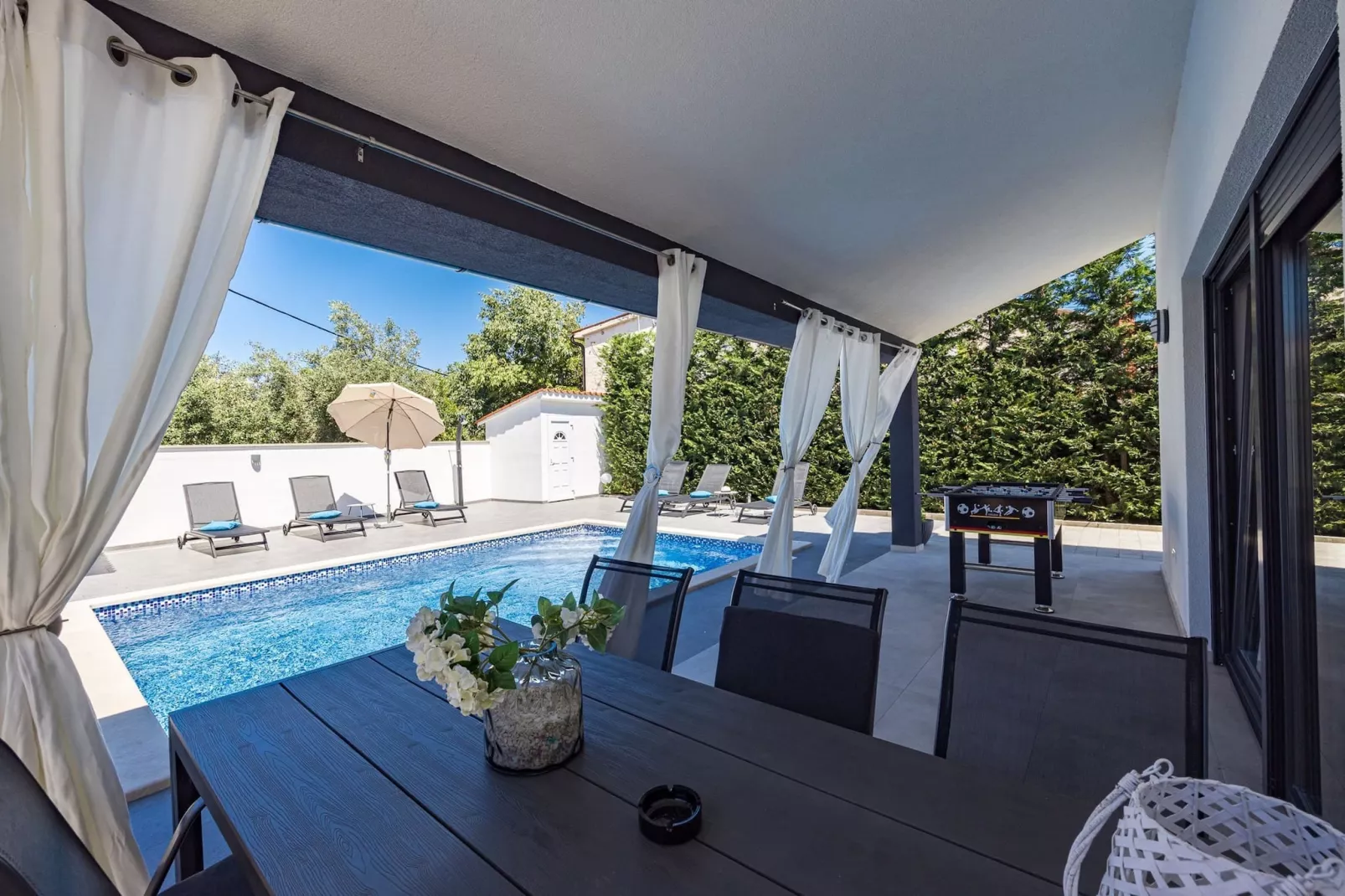 Villa Bavaria with Pool, Jacuzzi, Table Tennis-Terrasse