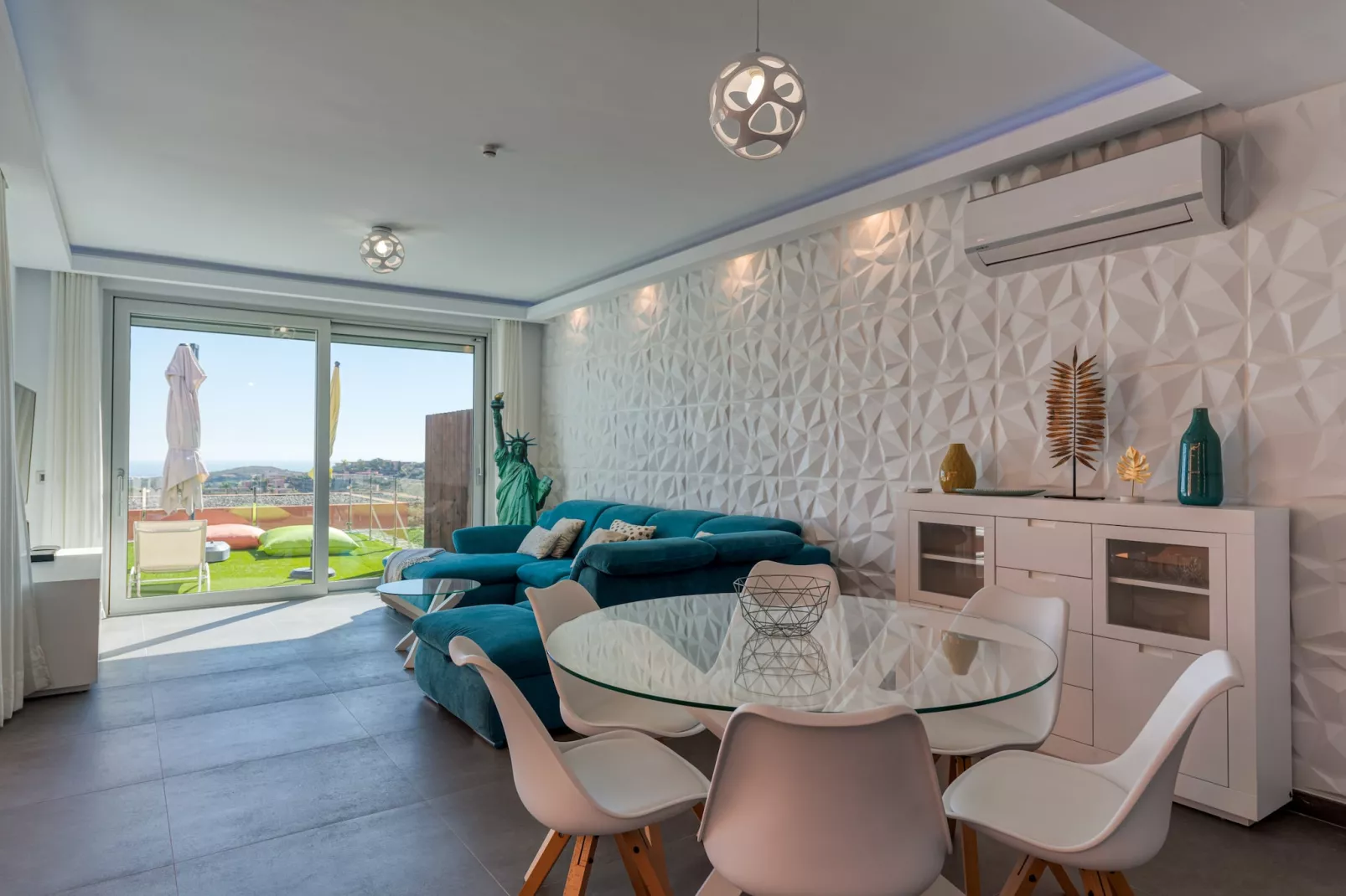 Isla-Dining room