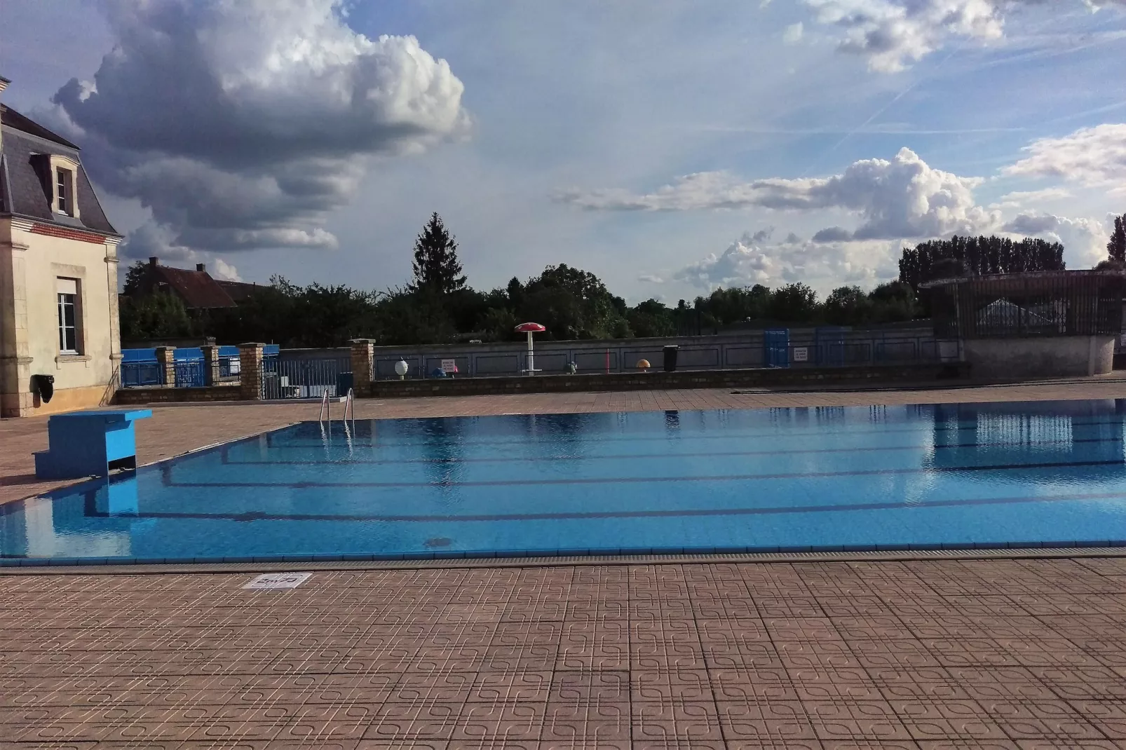 Gite 6 pers près de Châteauroux-Schwimmbad