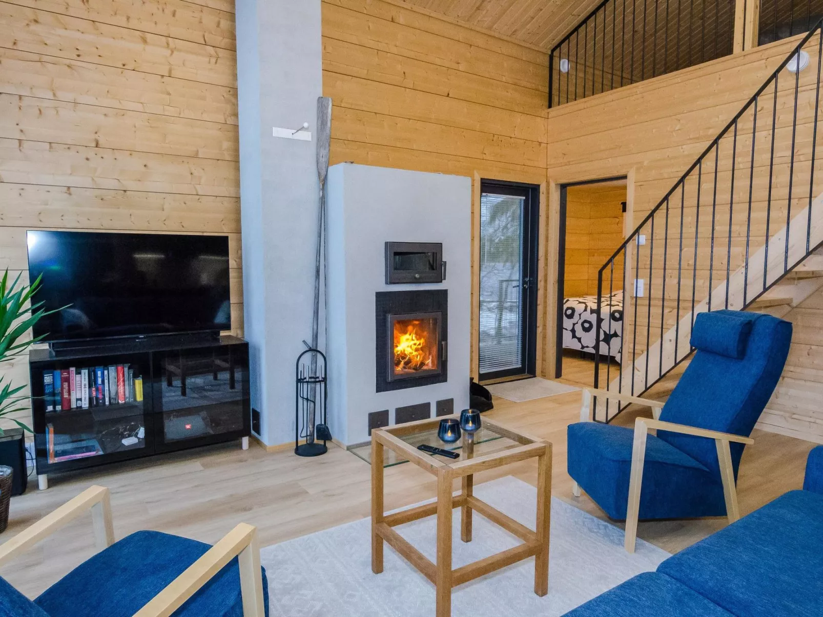 Lakeside villa-Inside