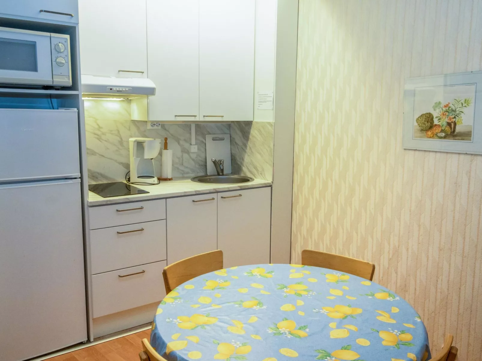 Kylpylä-hotelli, room 442-Inside