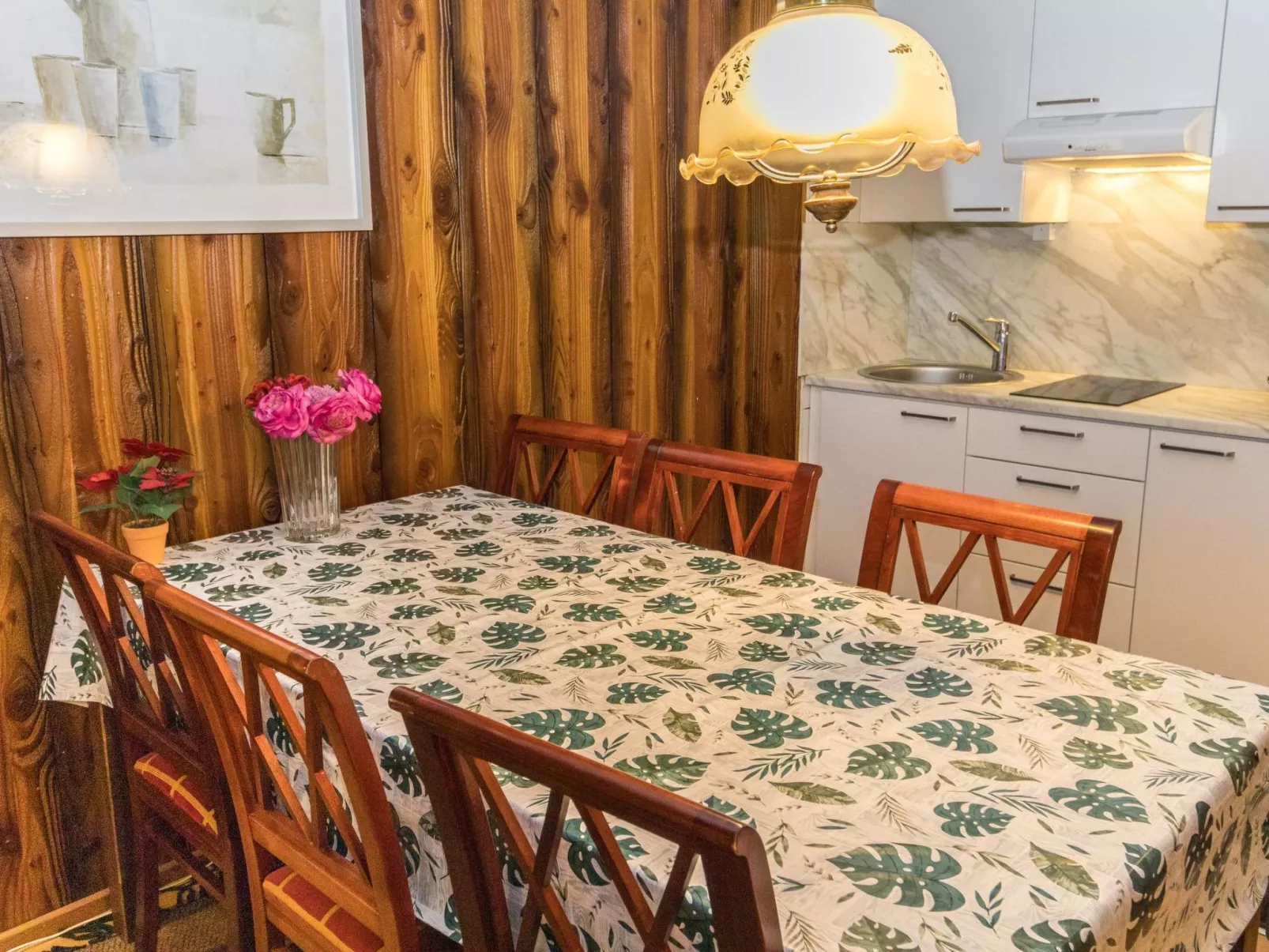 Kylpylä-hotelli, room 448-Inside