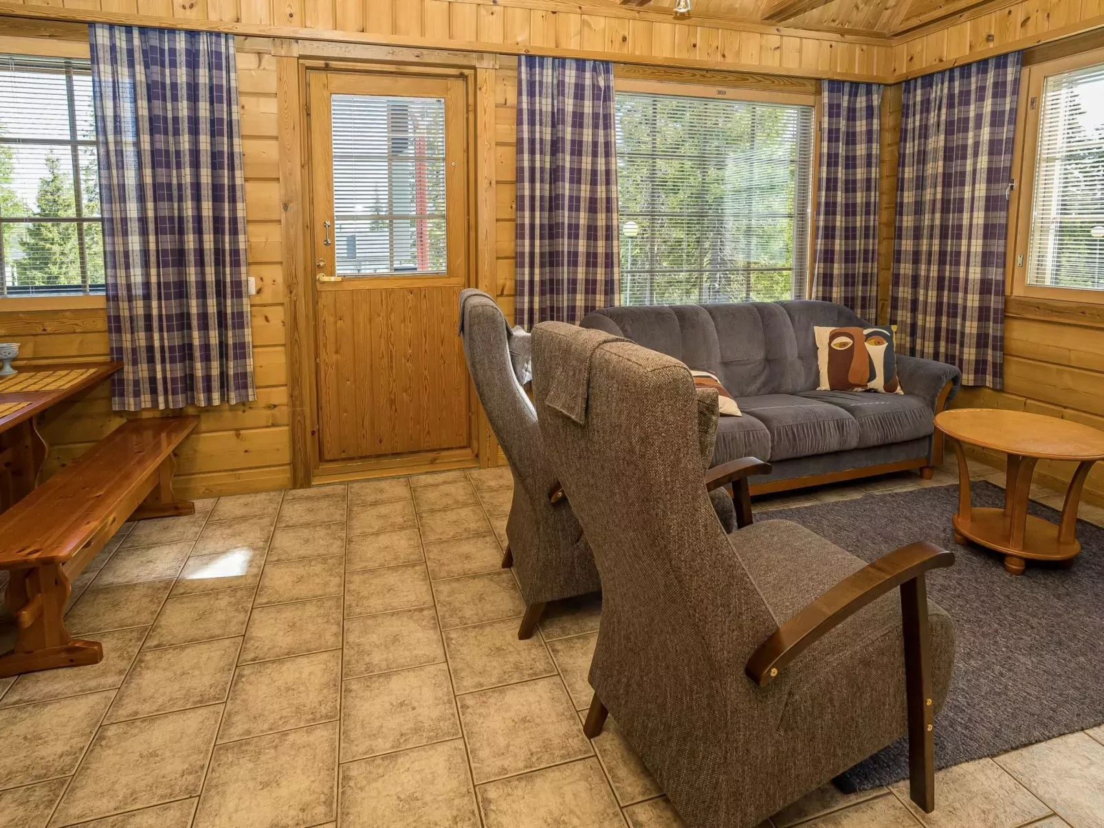 Kinostupa 2a (18)-Dedans