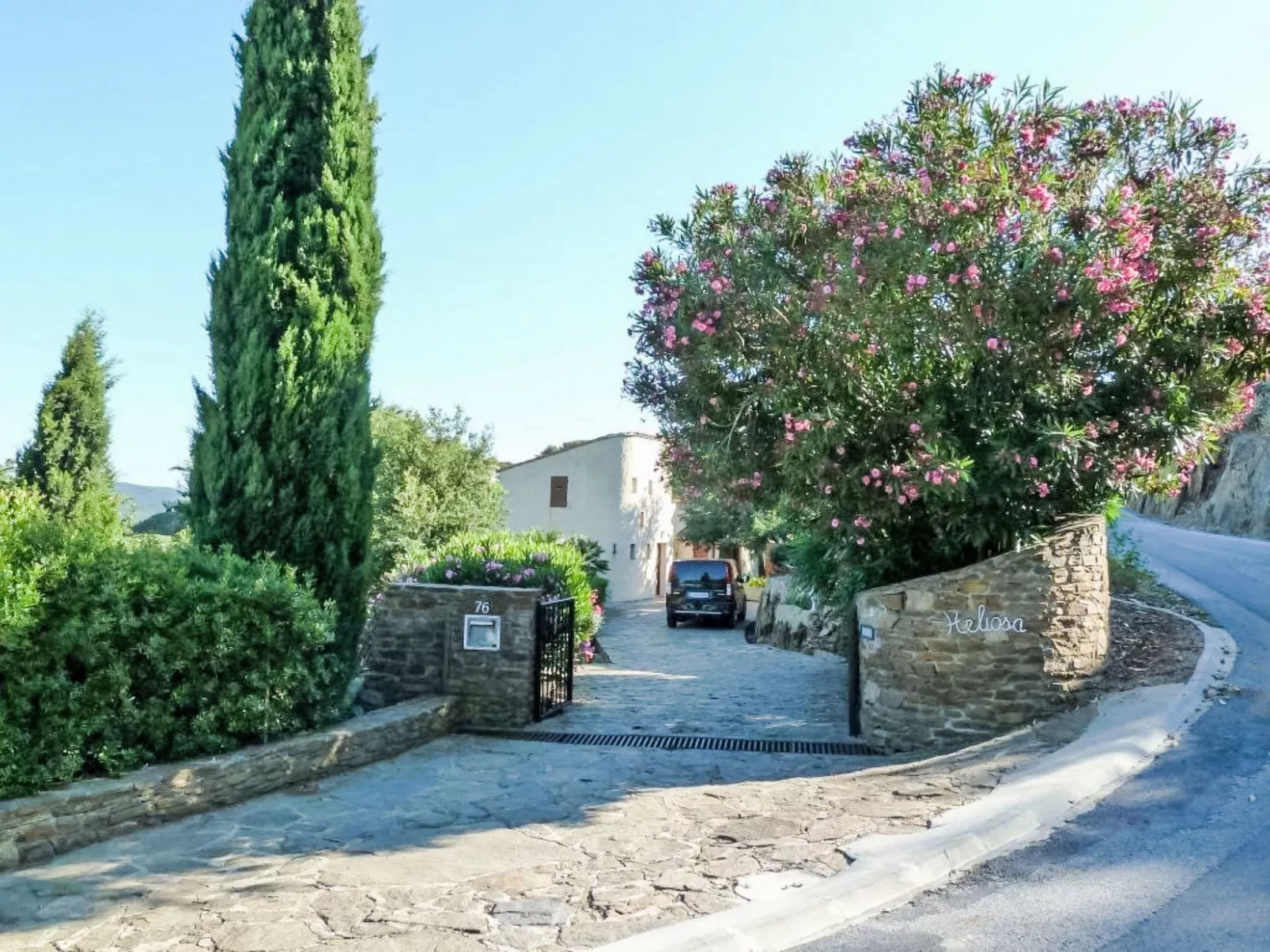 Maison Heliosa-Outside