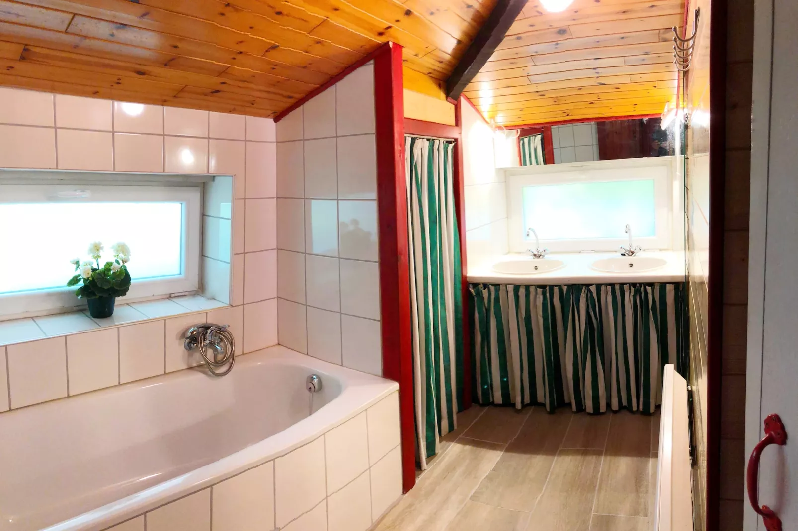 Quarreux 27-Bathroom