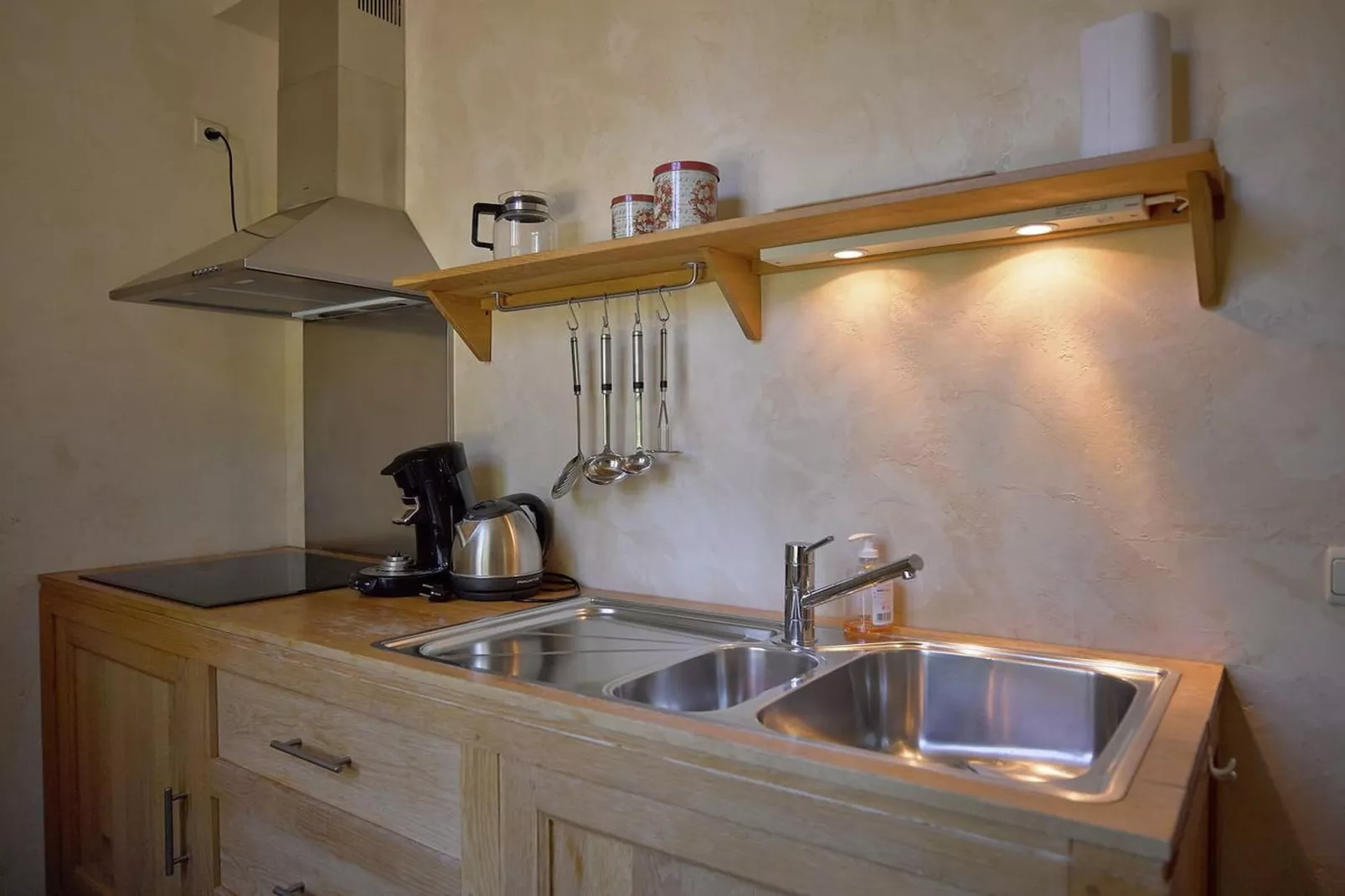 Studio voor twee Domaine Château Dieupart-Kitchen