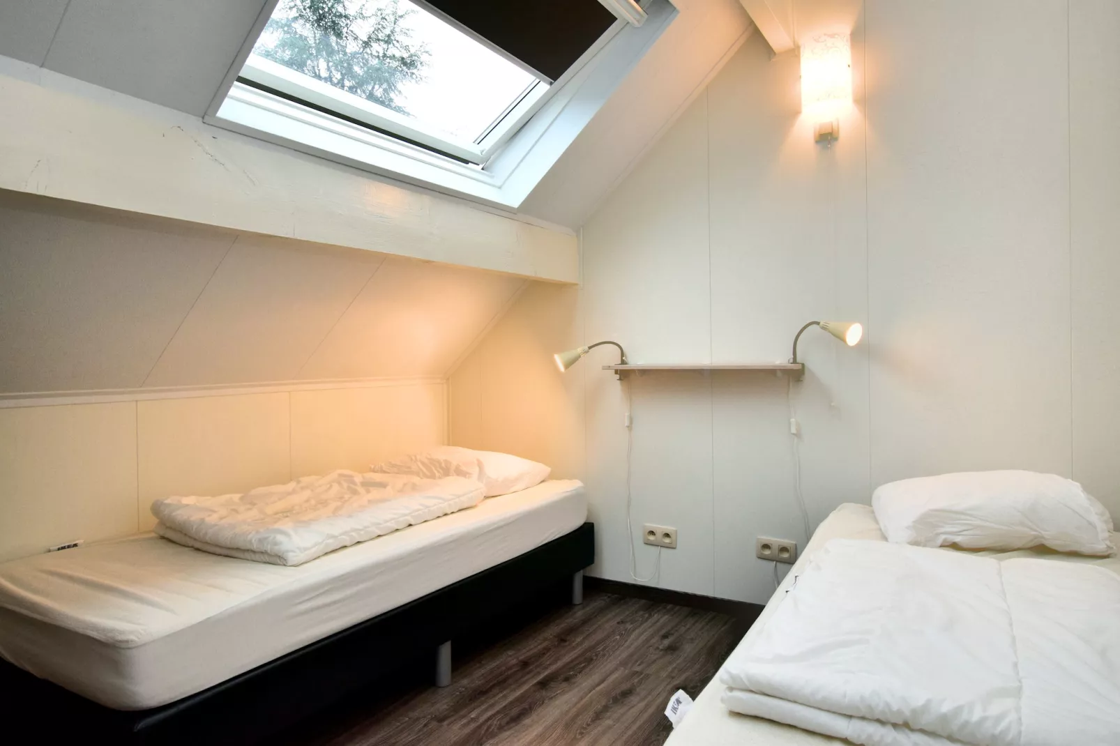 Nr 48-Bedroom