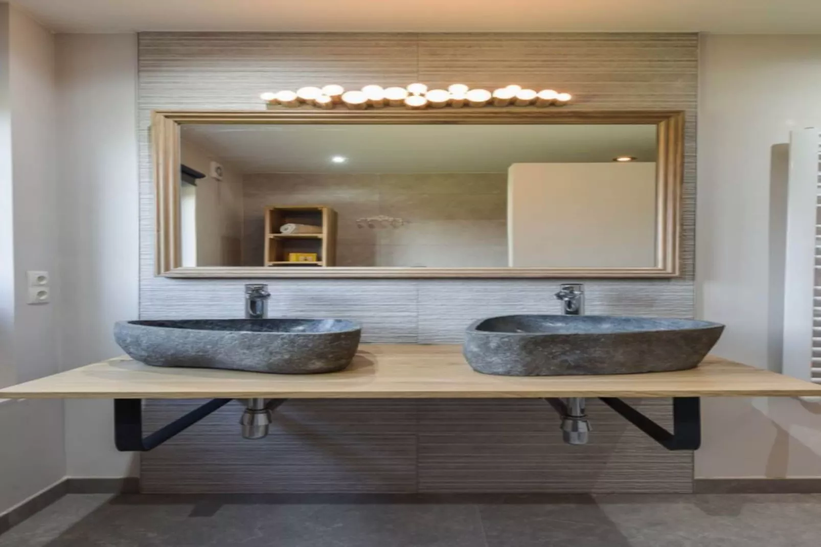 Superbe maison de vacances pour 10 personnes Xhoffriax-Salle de bain