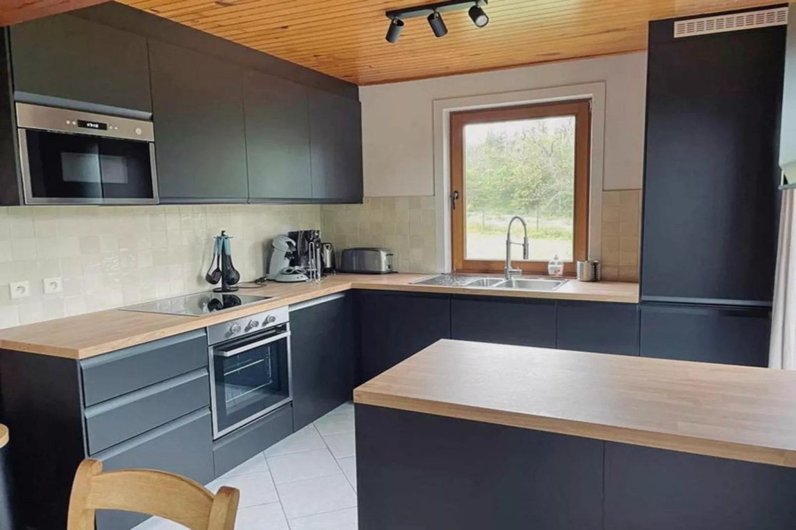 LE BERCAIL-Kitchen