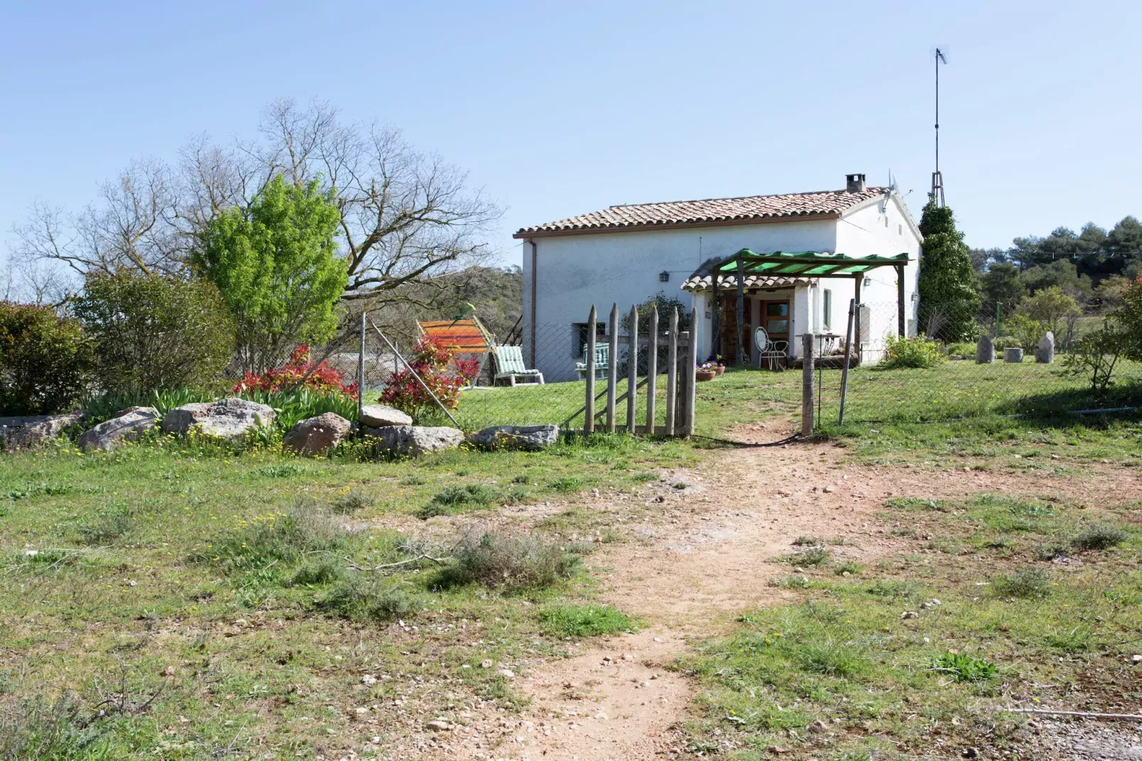 Can Casellas Masovería - Gardens in summer