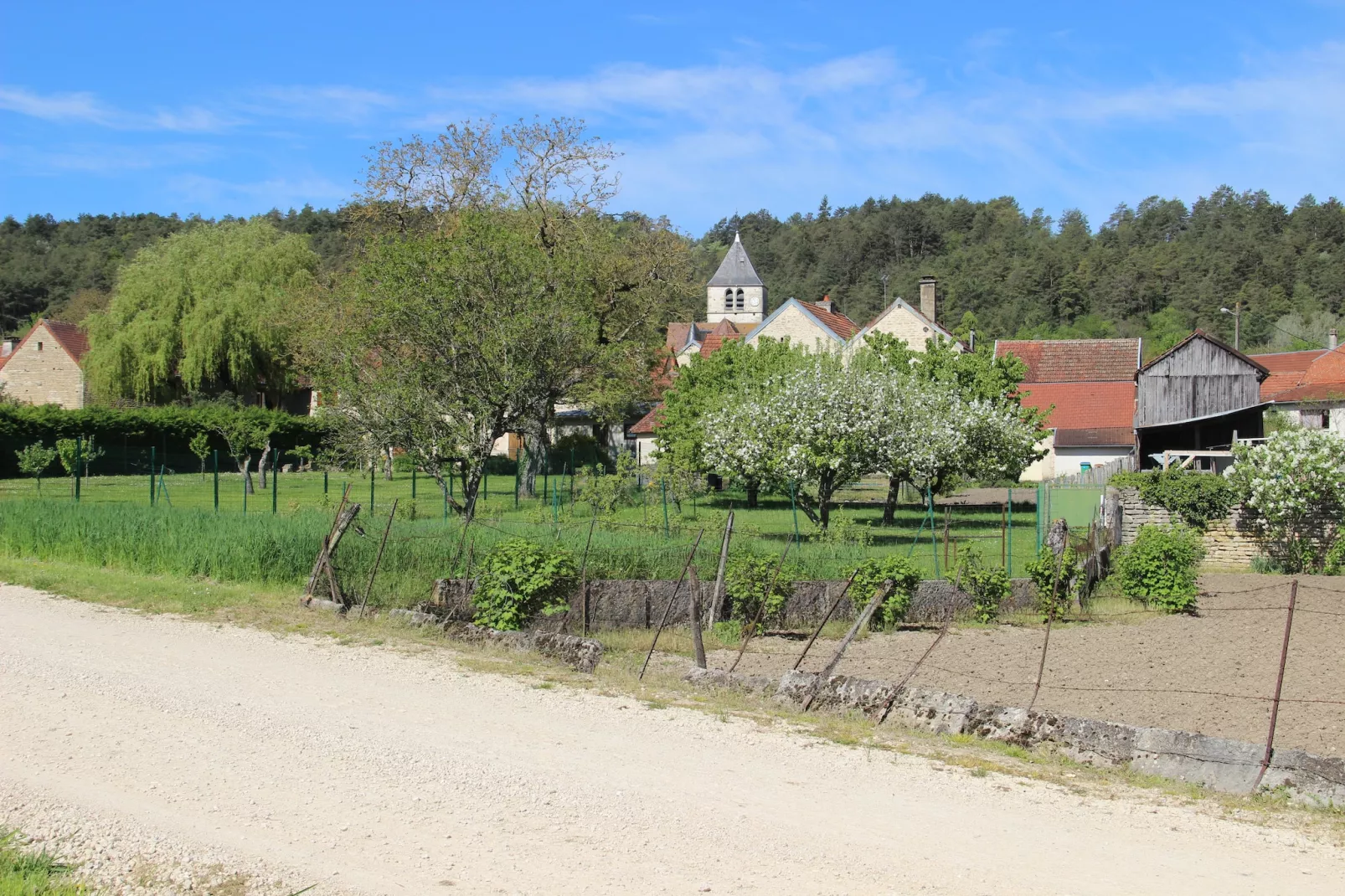 Maison de Vacances Bouix-Exterior summer