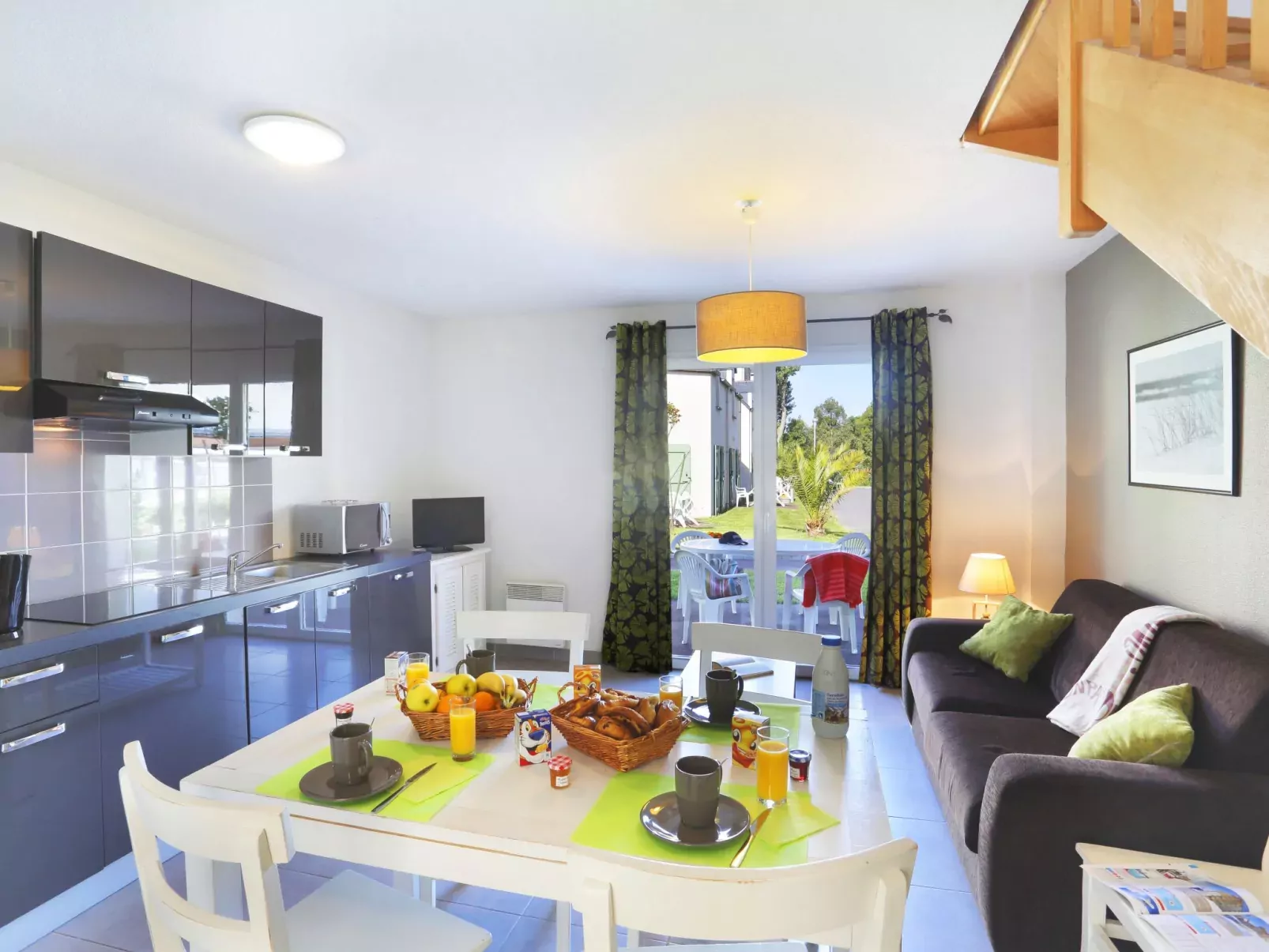 Le Domaine des Mauriers-Inside