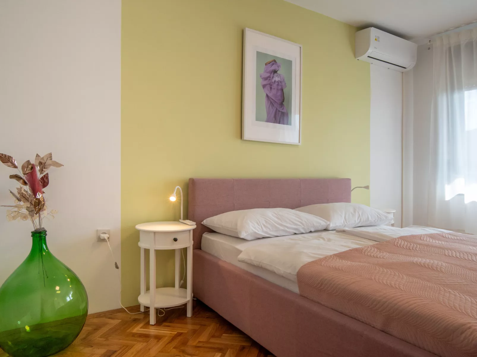 Dvor-Inside