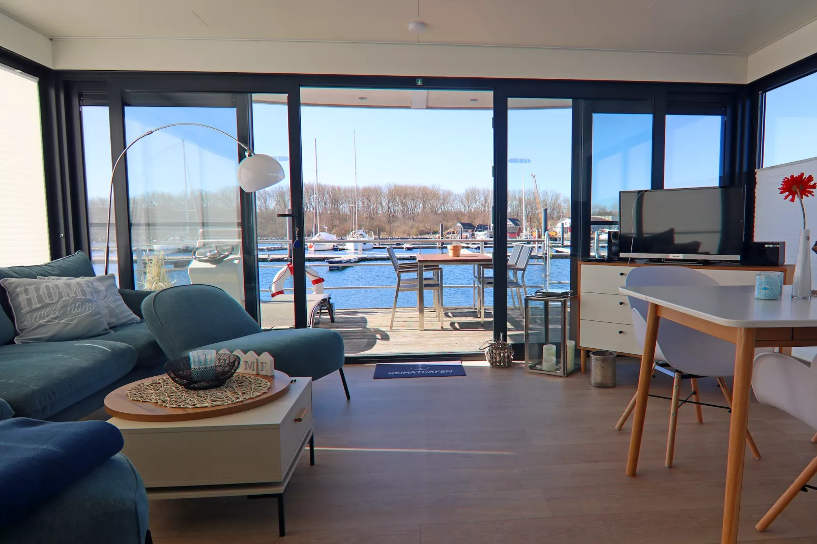 Hausboot Family & Friends LP 4 / 1-2 Personen-Living room