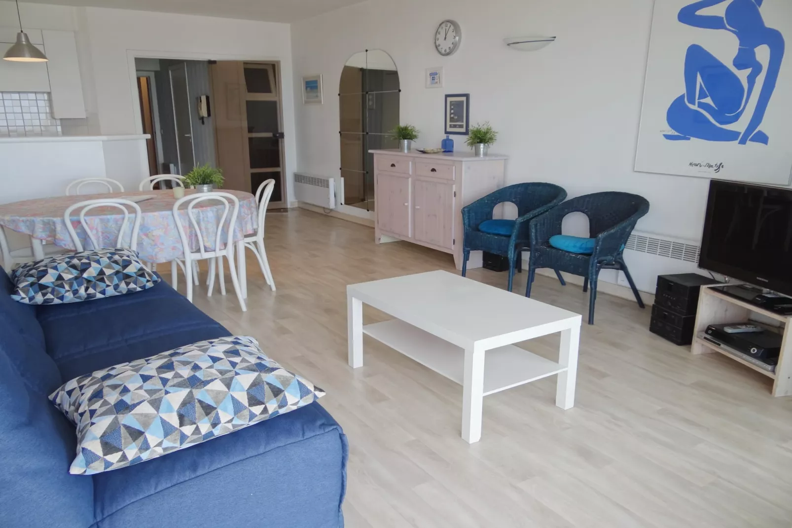 SCORPIO B 1004-Living room