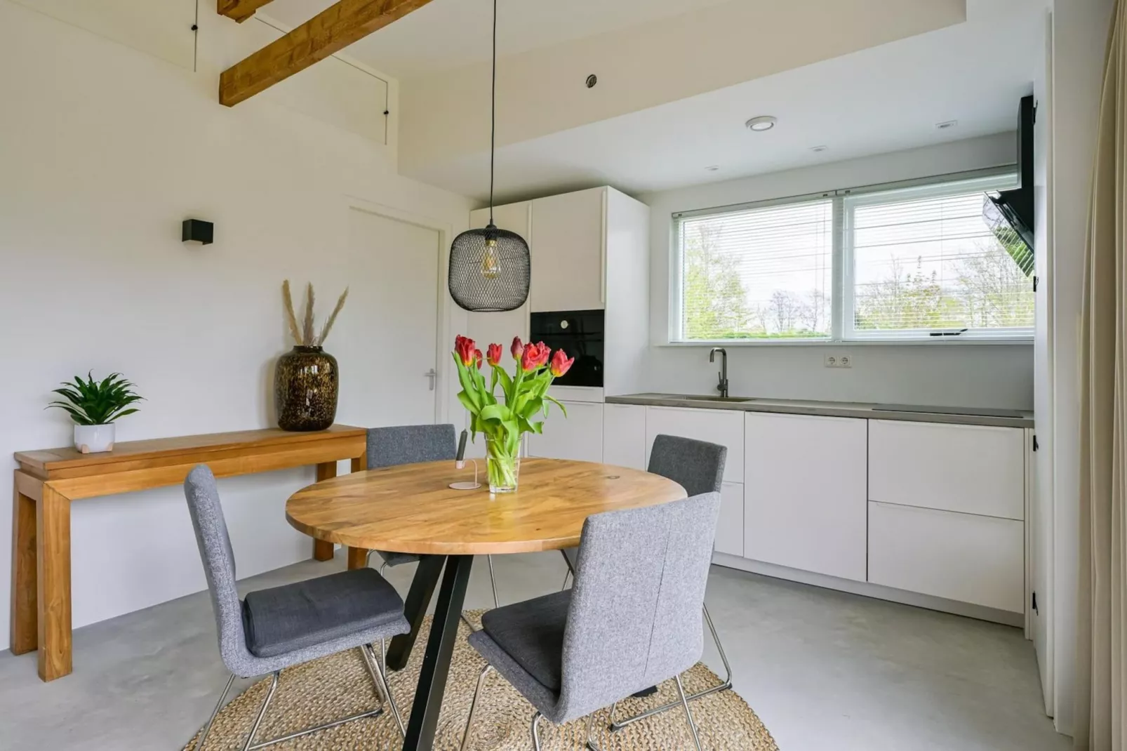 Eureka 36-Dining room
