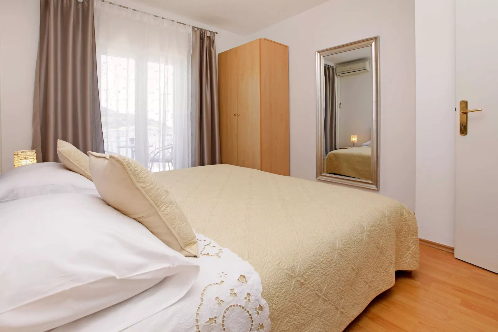Sunshine Apartment Doda - Three Bedroom Apartment with Balcony and Sea View-Bedroom