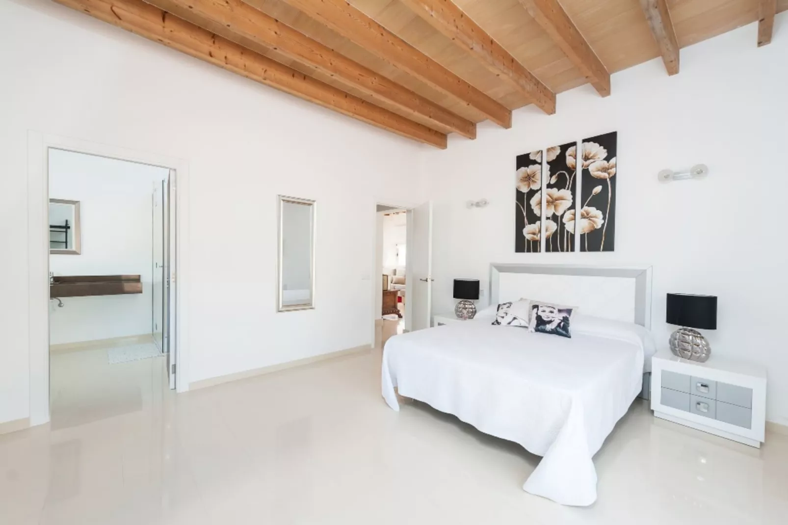 Son Perot-Bedroom
