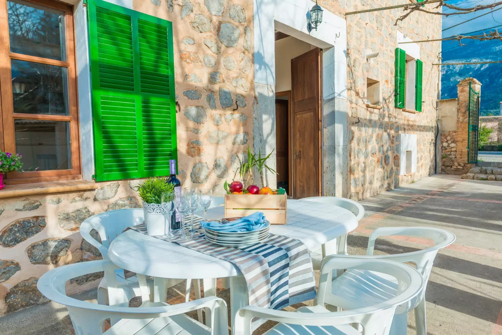Can Raia - Exterior in summer