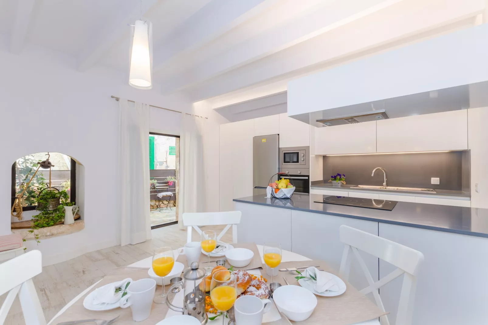 Es Reco-Dining room