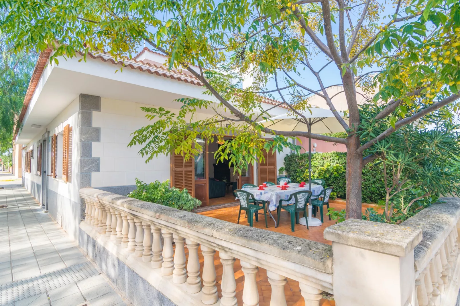 Los Geranios-Exterior summer