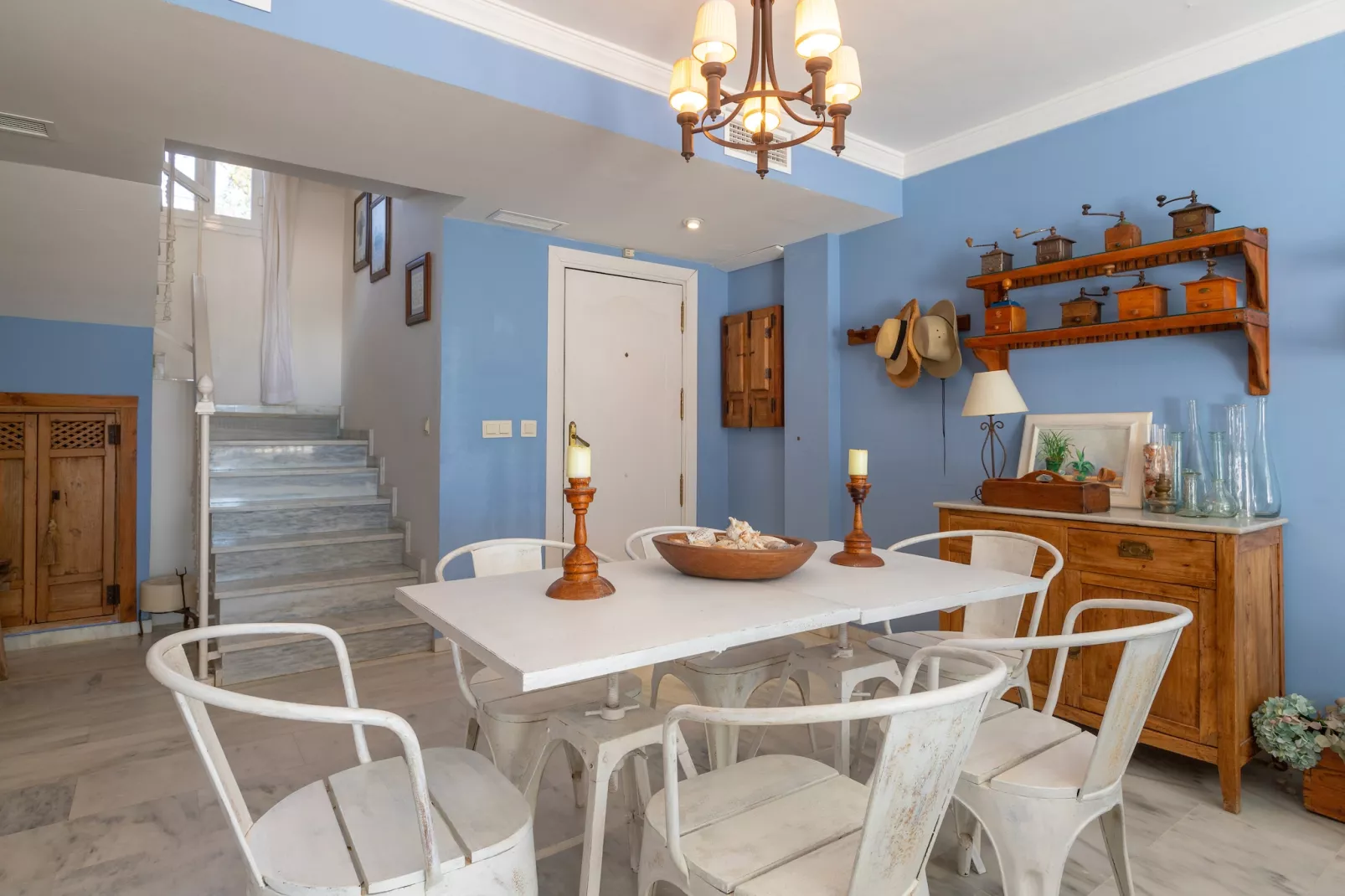 Lunamar-Dining room