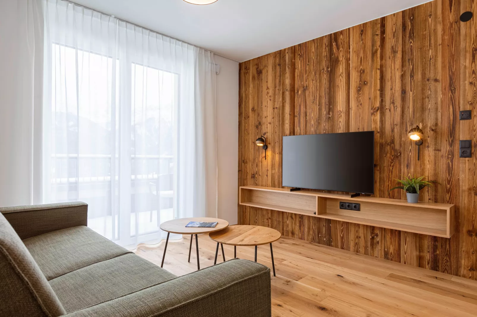 Fiss Suites 10-Living room