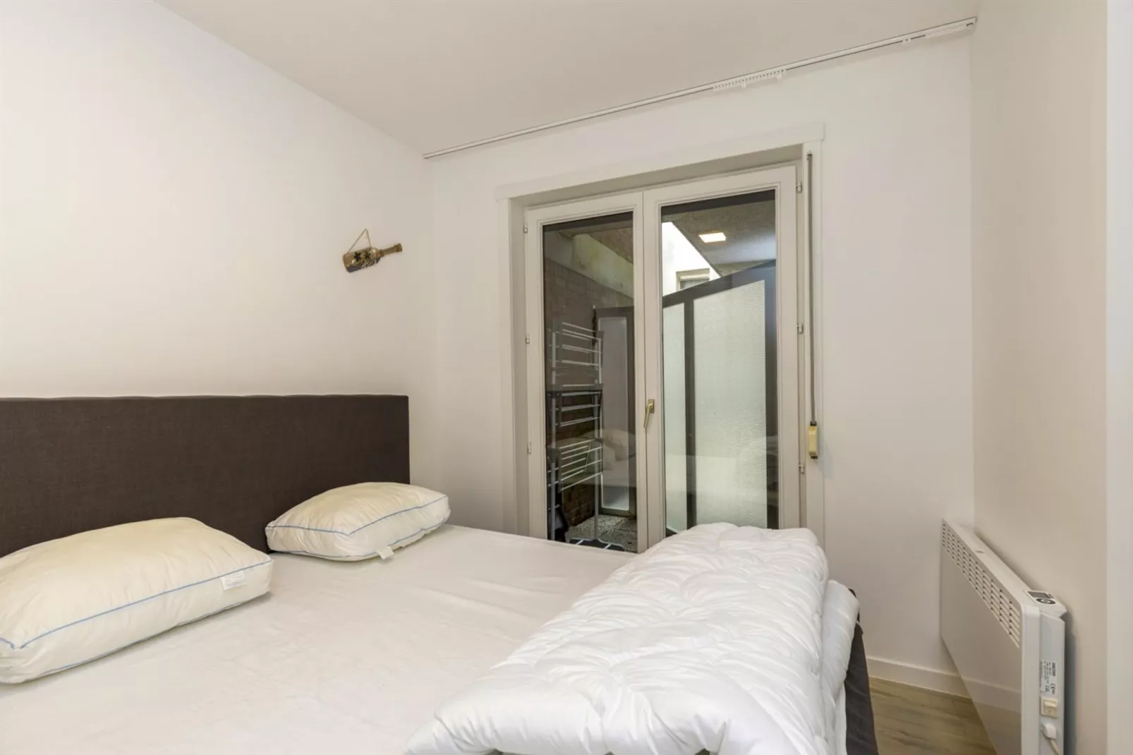 EVELYN - BLALICIA / 1B-Chambre
